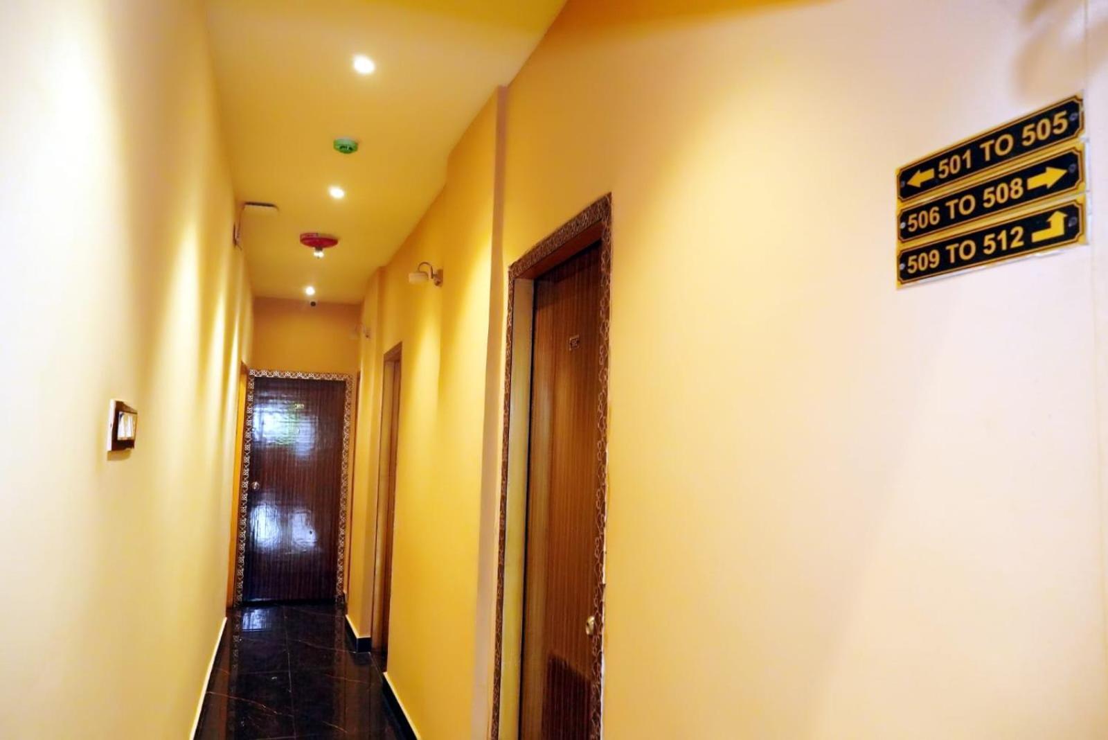 Hotel Golden Plaza Vashi Exterior photo